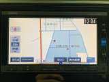 ダッシュボードに自然に溶け込むようにデザインされた純正メモリーナビゲーション。
