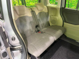 後部座席も気になるようなキズ・汚れやへたり等、大きなダメージはなく、良好な状態です。