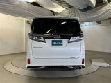バックカメラが付いているので後方確認が非常にしやすいです。今や運転初心者も熟練者も必須装備!ついていて損はないですね♪