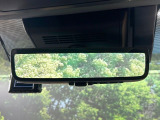 【デジタルインナーミラー】後席の大きな荷物や同乗者で後方が確認しづらい時でも安心!カメラが撮影した車両後方の映像をルームミラー内に表示。クリアな視界で状況の確認が可能です!