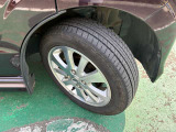 タイヤサイズは165/60R14です。日産純正アルミ装着です☆