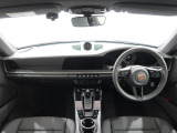 人気のオプションなどが多く装備されている車内です。気になるポイントなどもお気軽にお問い合わせください。