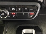 運転席/助手席シートヒーターで寒い日もすぐに温かくなり快適に過ごせます。2段階の温度調整が可能です