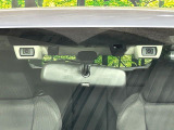 【アイサイトVer3】前方の車両等を検知し、衝突しそうな時は警報で注意を促し、ブレーキを踏む力をサポート。ブレーキを踏めなかった場合は衝突被害軽減ブレーキが作動、衝突回避をサポートします。