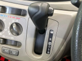 インパネシフトならハンドルからの移動距離が短く操作もスムーズ!また、足元が広くなりすっきりしますので、大柄な方でも快適にお過ごしいただけます。