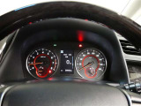 とっても見やすいメーターです。夜間時はラグジュアリーな気分にさせてくれる照明が魅力ですので、夜のドライブも楽しみになりますよ♪