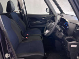 ゆったりと座れる運転席シートですのでストレスなく運転が出来ますよ!