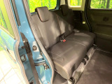 後部座席も気になるようなキズ・汚れやへたり等、大きなダメージはなく、良好な状態です。