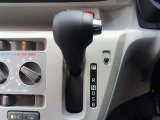 ストレート式のシフトレバーを採用しております♪シンプルなので、誰でも使いやすいですネ☆