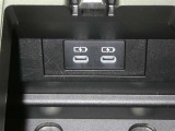 【充電用USB端子】デバイスの充電に便利です。※実際の接続端子は写真で確認or店舗までご気軽にお問合せください♪