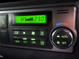 【オートエアコン】お好みの温度に設定して頂くと、車内の温度を自動調整♪快適にクルマの中を過ごして頂けます。