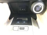スマートキーを携行していればエンジンの始動やドアの開閉もスマートに☆
