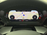 高解像度の12.3 インチ液晶ディスプレイ。メーター、DIS(ドライバーインフォメーションシステム)、地図表示等の機能を統合したアウディ バーチャルコックピットを搭載。
