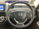 ハンドルにHondaセンシング系のクルーズコントロールやレーンキープアシストなどのスイッチと、オーディオの操作スイッチが装備されています。ハンドルから手を離さず安全に操作できます。