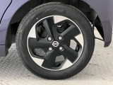 【純正アルミホイール】オシャレな純正アルミホイール付きですので見た目がカッコイイですよ♪
