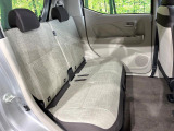 後部座席も気になるようなキズ・汚れやへたり等、大きなダメージはなく、良好な状態です。