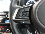 便利なステアリングスイッチ付きでナビに目をやらなくても音量調整等が可能です。