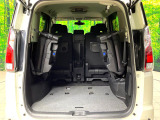 普段のお買い物や通勤、送迎等に十分な荷室スペースを確保しております。