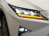 【三眼LEDヘッドライト】スタイリッシュな見た目の三眼LEDヘッドライトを装備♪スタイルだけでなく、夜間の走行も視界良好で安心してお乗りいただけます。