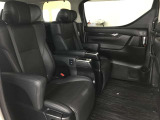 ゆとりある広々とした車内空間は、ドライブを始め買い物やレジャーなど、幅広く活躍します。一人でもみんなとでもお出かけを楽しみましょう!