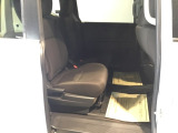 ホンダ車の低床ボディは、チャイルドシートへのお子さまの乗降や荷物の積載もスムーズ。座り心地が良く、快適なドライブを楽しんでいただけます。