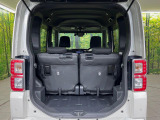 普段のお買い物や通勤、送迎等に十分な荷室スペースを確保しております。セカンドシートを倒すと、大きな荷物の積載も可能です♪