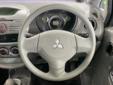 インテリアに合わせたデザインのステアリングは、運転される方のことも考え、運転しやすい形状、大きさです。是非一度、実際に触ってお確かめください。