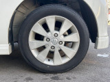 【純正14インチアルミホイール】外観にマッチした純正アルミホイールを装着しております。各種社外アルミホイールや、スタッドレスタイヤも取扱いしております。是非ご相談ください♪