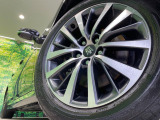 【純正17インチアルミホイール】外観にマッチした純正アルミホイールを装着しております。各種社外アルミホイールや、スタッドレスタイヤも取扱いしております。是非ご相談ください♪