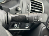 【オートライト(AUTO)】外の明るさをシステムが感知して、自動でヘッドライトが点灯します!ヘッドライトをつけ忘れを防ぐ便利機能です。