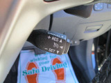 運転席電動ランバーサポートやクルーズコントロールなどを専用装備