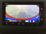 バックでの車庫入れも安心です! リアカメラが付いているバックモニター付のナビを装備しております。操作線もついており距離感も画面から確認できます。