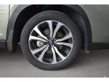 純正18インチアルミホイル/タイヤサイズは225/55R18です