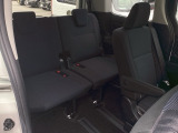 3列目シートもゆったりスペースです。家族みんなでのお出かけ、長距離ドライブも快適です。