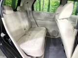 後部座席も気になるようなキズ・汚れやへたり等、大きなダメージはなく、良好な状態です。