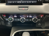Wエアコン付きです!運転席・助手席それぞれ快適な車内でお過ごしいただけます。寒い時期には嬉しいシートヒーター付きです!