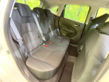 コンパクトカーですが、セカンドシートは十分な広さがあり快適にお乗りいただけます♪シートを倒して大きな荷物を積んだりと、用途の幅が広い1台です。