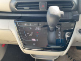 オートエアコン搭載で 温度調節や風量調節は自動で調節することが出来ます また 手動で調節することもできますので 好みに合わせた温度設定が出来ます