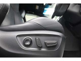 【パワーシート】無段階でシートポジションの調整が可能です。運転しやすいベストポジションを見つけて、快適なドライブを楽しんでください。