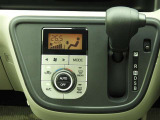 オートエアコンを装備しておりますので、四季を通じて車内を快適な温度に保つことが出来ます!高級感が有りますね!