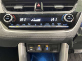 冬場に嬉しい運転席、助手席シートヒーター付きでポカポカ