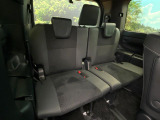 3列目シートはもちろん状態良好☆大人でもゆったりと座って頂けますので、大人数でのお出かけもラクラクです♪ご家族で、気の知れた仲間で、ドライブに行くのが楽しみですね♪