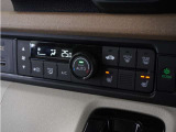 ◆オートエアコン装備◆ お好みの温度を設定をするだけで、後は、自動で風量を調節してくれます!快適にドライブが楽しめます。