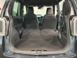 リアシートを倒すと、ラゲッジスペースを広くお使いいただけます!