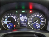 とっても見やすいメーターです。夜間時はラグジュアリーな気分にさせてくれる照明が魅力ですので、夜のドライブも楽しみになりますよ♪
