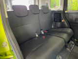 後部座席も気になるようなキズ・汚れやへたり等、大きなダメージはなく、良好な状態です。