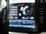 オートエアコンを装備しておりますので、四季を通じて車内を快適な温度に保つことが出来ます!高級感が有りますね!