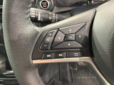 ステアリングにオーディオ操作スイッチが付いています。オーディオ画面に直接タッチしなくても操作が出来ますので、運転に集中できます。