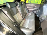後部座席も気になるようなキズ・汚れやへたり等、大きなダメージはなく、良好な状態です。