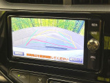 【バックカメラ】駐車時に後方がリアルタイム映像で確認できます。大型商業施設や立体駐車場での駐車時や、夜間のバック時に大活躍!運転スキルに関わらず、今や必須となった装備のひとつです!
